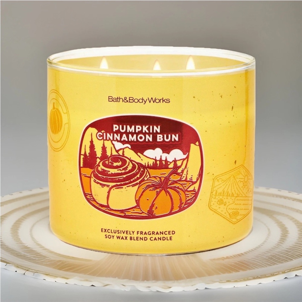 Bath & Body Works 3-Wick Candle- Pumpkin Cinnamon Bun (14.5 oz)